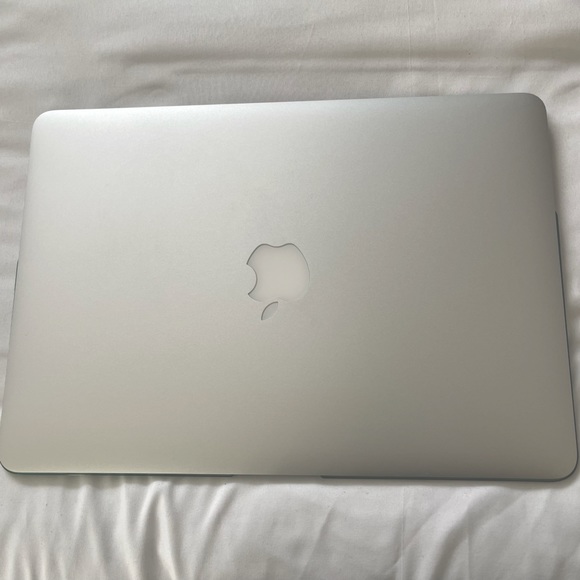 Apple MacBook Air Laptop 2017 13” - Picture 1 of 10